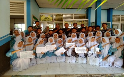 DUKCAPIL Kabupaten Jakarta Pusat MEMFASILITASI LAYANAN PEREKAMAN E-KTP DI SMA Patriot Bekasi